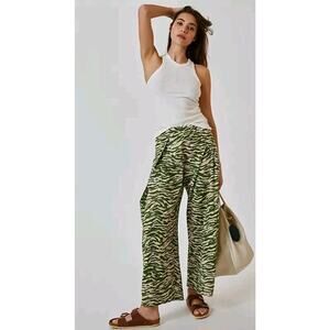 Anthropologie Daily Practice The Montego Pant Wide Leg Pants Green S